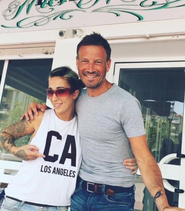 Mark Clattenburg zapózoval so svojim tetovaním na ľavej ruke.