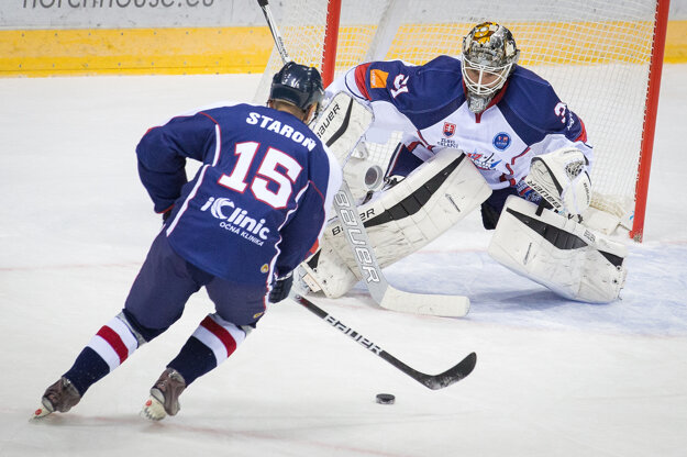 Peter Budaj počas exhibície.