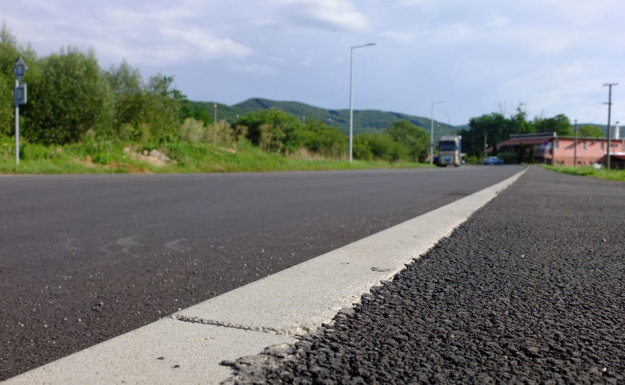 Cesta na stanicu zblízka.