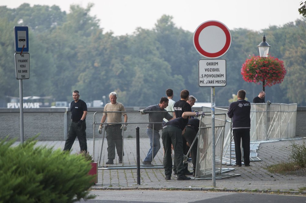 Polícia v uliciach Bratislavy počas summitu EÚ.