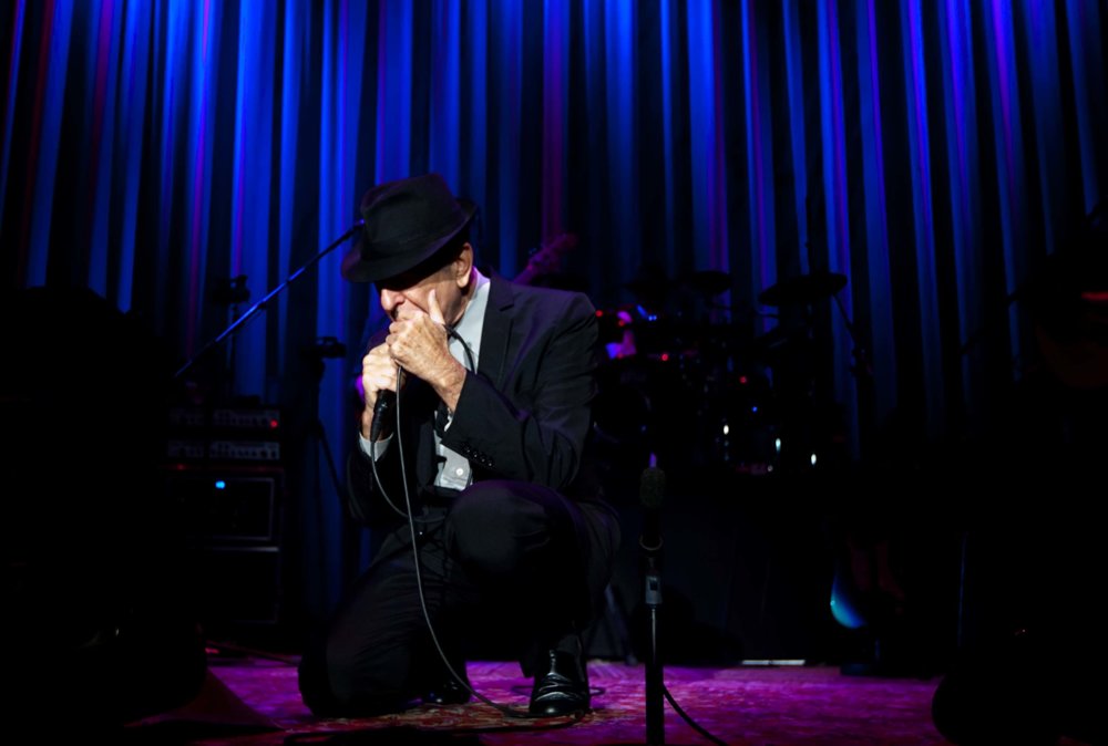 Spevák Leonard Cohen počas svojho vystúpenia v Bratislave v roku 2010. FOTO ARCHÍV SME - VLADIMÍR ŠIMÍČEK