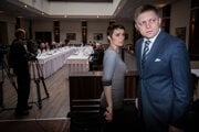 Fico so svojou hovorkyňou Beatrice Szabóová pred obedom.