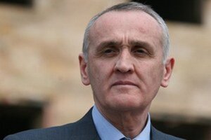 V nedeľu odstúpil prezident Alexander Ankvab (na fotografii), v pondelok jeho kroky nasledoval premiér Leonid Lakerbaja.
