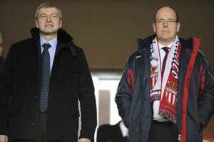 Ruský oligarcha Dimitrij Rybolovlev (vľavo) a monacký princ Albert II.