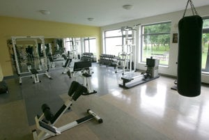 Fintess centrum na archívnej snímke z roku 2005. Kaštieľ v Studenom prešiel naposledy veľkou rekonštrukciou v roku 2000.