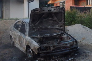 V Ochodnici horela ráno Škoda Octavia.