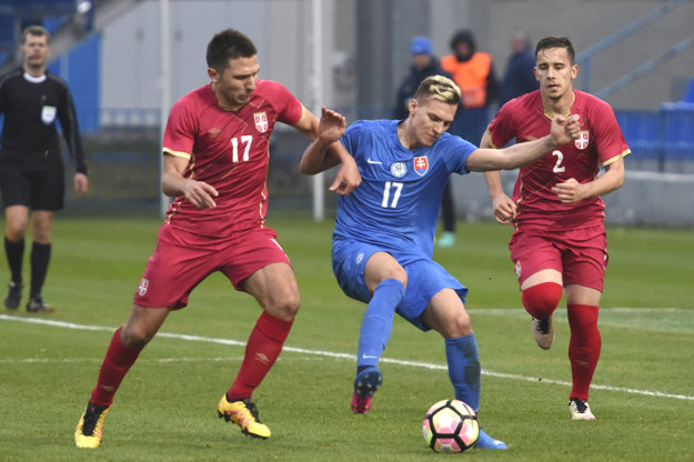 Lukáš Haraslín (v strede).