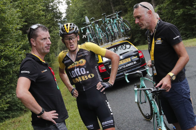 Robert Gesink po páde v deviatej etape Tour de France 2017.