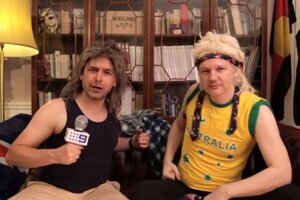 Assange láka na 80. roky.