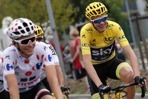 Chris Froome (vpravo) vyhral Tour de France, hoci nebol taký silný ako v minulosti. Naopak, Warren Barguil (vľavo) svojimi výkonmi v horách prekvapil.