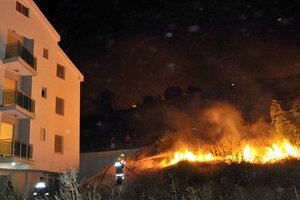 Veľký požiar vypukol v centre čiernohorského hlavného mesta Podgorica.