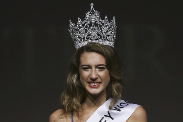Miss Turecko zbavili titulu pre tvít o prevrate