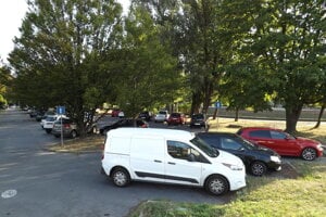 Firma chce zameniť pozemky a zastavať zelené parkovisko na nábreží