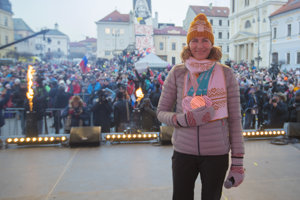 Zaplnené Námestie SNP v Banskej Bystrici vítalo olympijskú šampiónku.