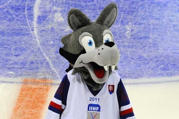 Na šampionáte v roku 2011 zabával fanúšikov v hokejovom drese šedo-biely vlk Goooly.