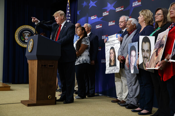 Trump sa stretol s rodinami obetí zavraždených ilegálnymi migrantmi