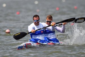 Slovenskí rýchlostní kanoisti Erik Vlček (vľavo) a Csaba Zalka.