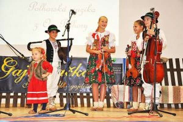 Polhorská muzika zložená z miestnych detí mala úspech.