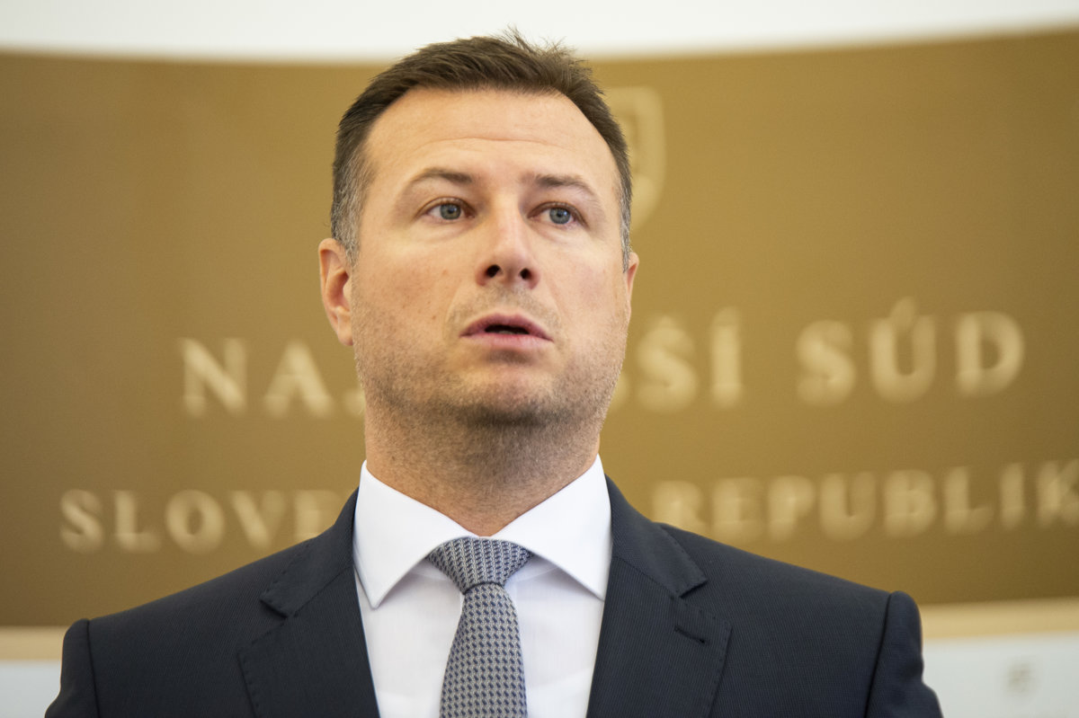 Krok sestra dáva fajčenie
