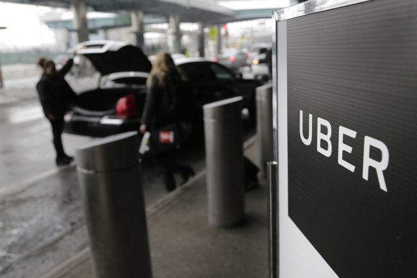 Od apríla začnú fungovať nové pravidlá pre taxikárov. Vráti sa Uber?