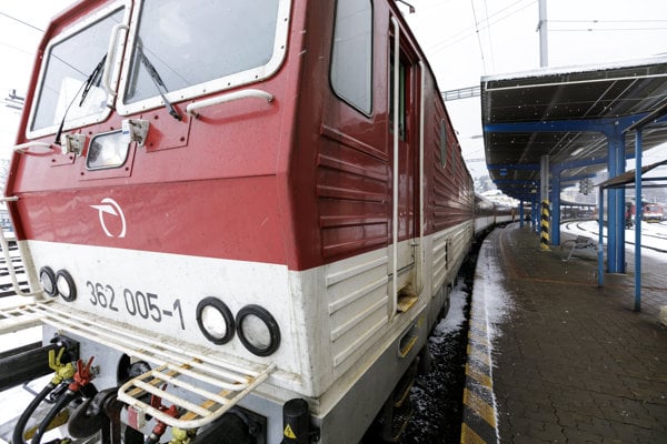 Železnice vykazujú zvýšenú popularitu. S obnovou vlakov však nestíhajú