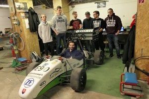Peter Hladiš v modeli z roku 2018 s tímom Greenteamu 