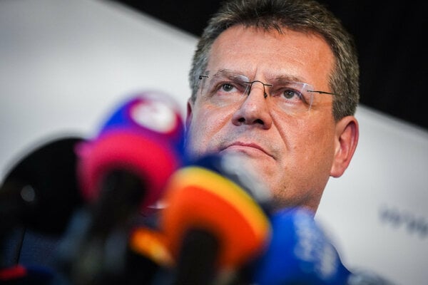 Šefčovič požiadal o stretnutie s českým prezidentom Zemanom