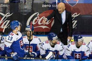 Craig Ramsay (vpravo hore) na striedačke počas zápasu Slovensko - Kanada na MS v hokeji 2019.