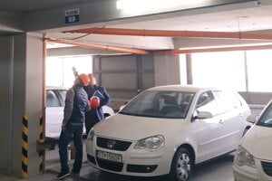 Do parkovacieho domu roky zatekalo, župa ho nechala opraviť.