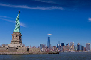 Socha Slobody je symbolom New Yorku, hoci formálne patrí do susedného štátu New Jersey.