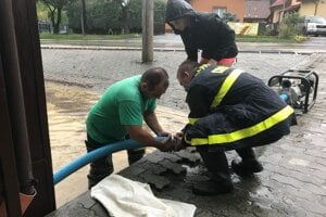 V Povine zatopilo prízemie obecného úradu.