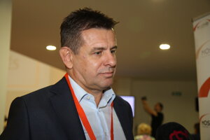 László Sólymos.