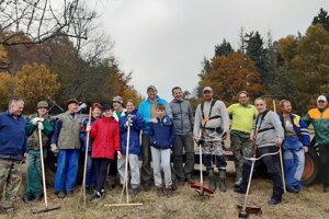 Spojili sa pracovníci Správy Chránenej krajinnej oblasti Štiavnické vrchy a dobrovoľníci. 