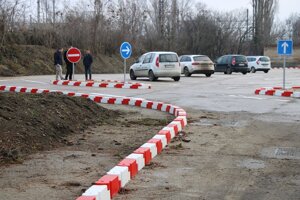 Nové parkovisko pri stanici. 