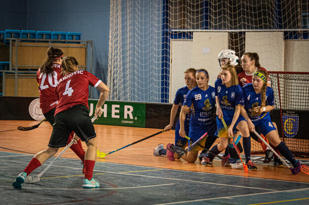 Momentka zo zápasu florbalovej Hyundai extraligy žien VŠK PdF UK Hurikán Bratislava – FbK Tvrdošín.
