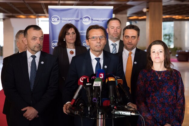 Galko nepovedal priamo, či za body navrhované Smerom a SNS s kolegami zahlasujú.