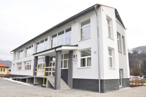 Budova obecného úradu v Dlhej nad Oravou.