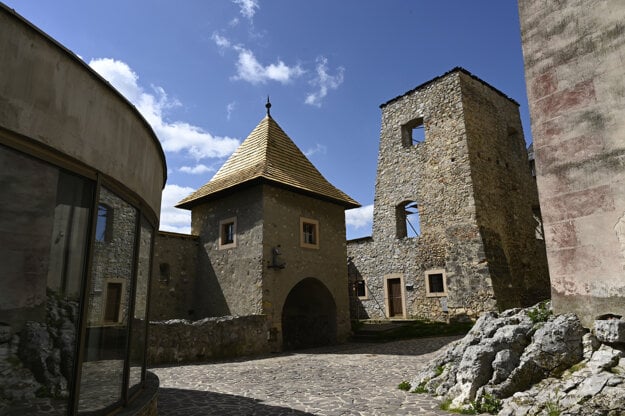 Trenčiansky hrad je opäť otvorený pre verejnosť.