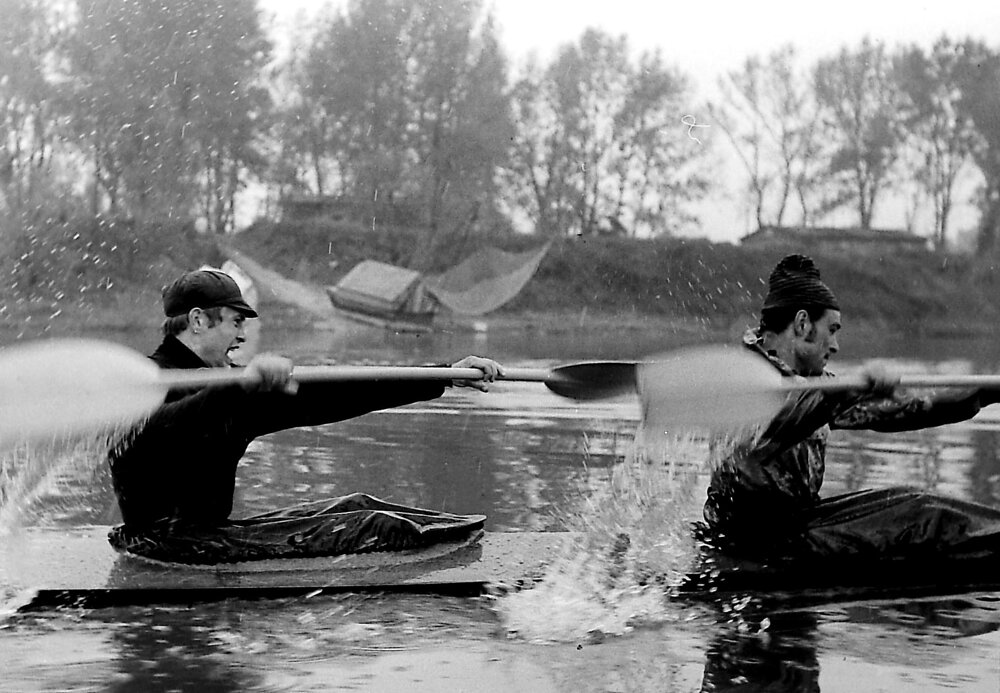 Dvojkajak Ladislav Dékány, Marián Štuk v plnom nasadení na tréningu v Červenej hviezde. Záber, ktorý výrazne posunul Jána Súkupa ku kariére športového fotografa.
