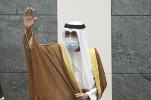 Kuvajtský emir Nawáf Ahmad Džábir Sabáh v priebehu prísahy.