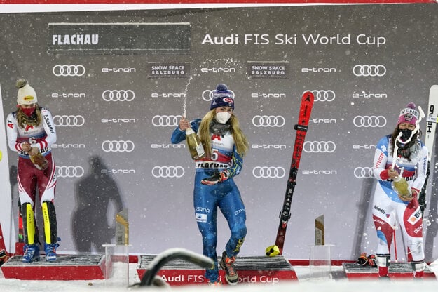 Mikaela Shiffrinová vyhrala slalom vo Flachau.