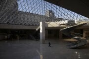 Parížske múzeum umenia Louvre.