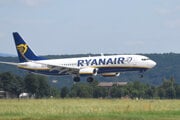 Lietadlo Ryanair pristáva na košickom letisku.
