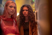 Hunter Schafer ako Jules a Zendaya ako Rue v seriáli Eufória.