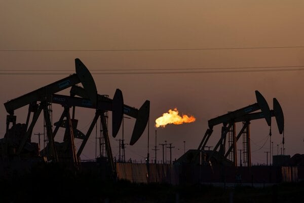 OPEC+ zvýši ťažbu pomalším tempom. Analytici hovoria o mizivom zvýšení