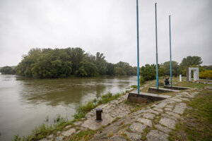 Zvýšená hladina Dunaja v bratislavskej mestskej časti Devín počas dní kedy Slovenský hydrometeorologický ústav vydal 2. a 3. stupeň meteorologickej a hydrologickej výstrahy pre západné Slovensko.
