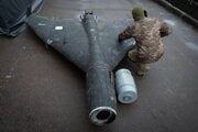 Ukrajinský vojak s iránskym dronom Šahíd vystreleným z Ruska.