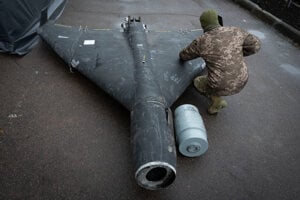 Ruské drony sa po Poľsku objavili už aj Rumunsku. Konajte, kým neprídu rakety, vyzval lídrov Zelenskyj