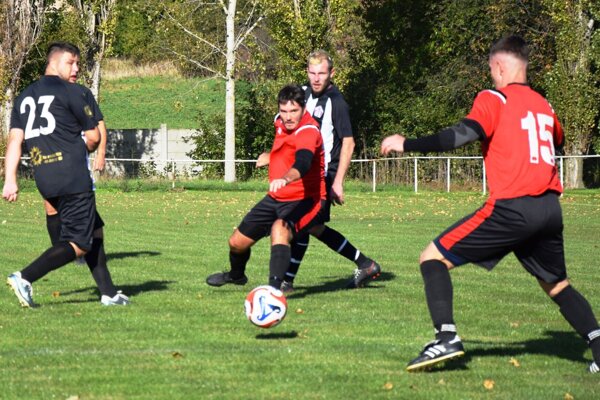 Záber zo stretnutia 12. kola Plavé Vozokany – Plášťovce 1:6.