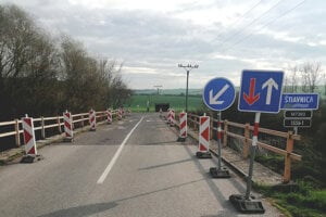 Most v Hokovciach je v havarijnom stave, apríl 2025.